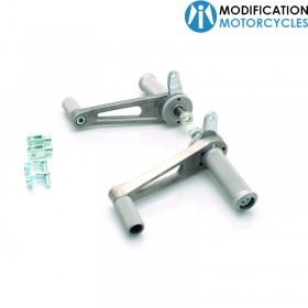 Commandes universelles acier avec repose-pieds